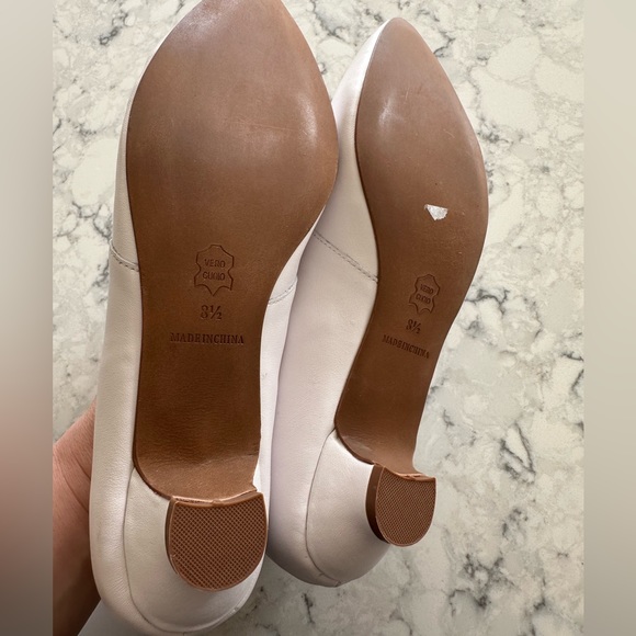 American Dutchess white pumps size 8 1/2 - Picture 2 of 3